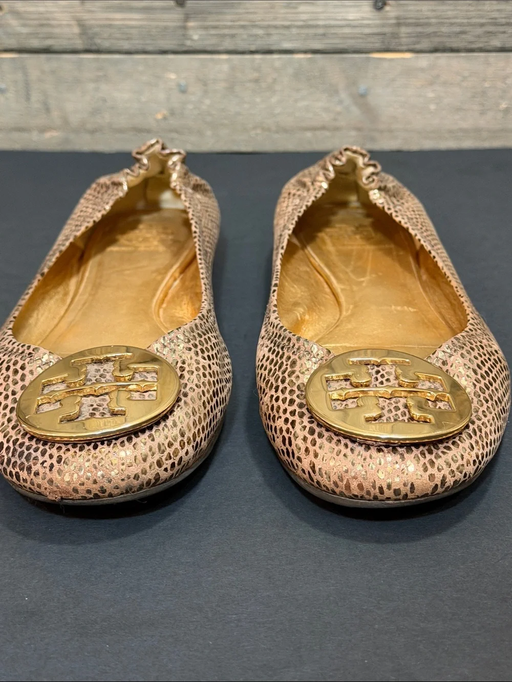 Tory Burch Reva Brown Metallic Snakeskin Leather Ballet Flats Gold Logo Size 9.5